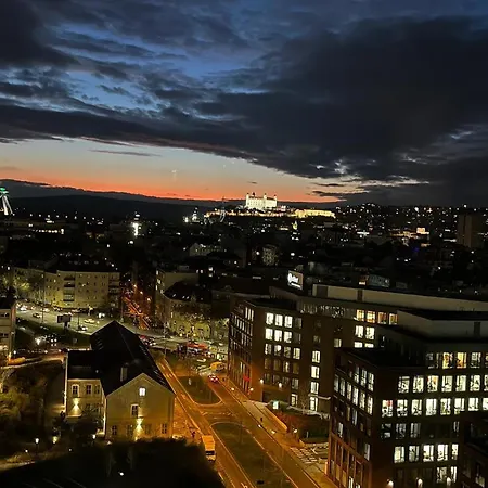 Luxury Flat In Sky Park, Castle View, Free Parking * Bratislava