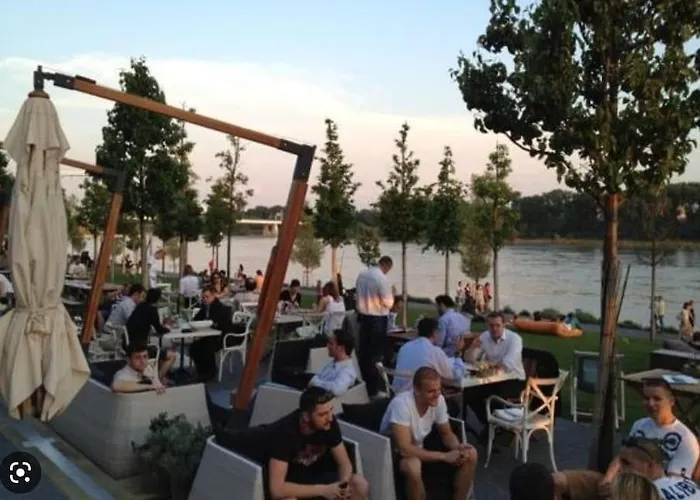 Luxury Flat In Sky Park, Castle View, Free Parking *