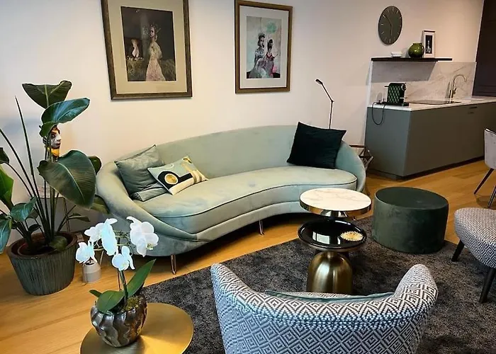 Luxury Flat In Sky Park, Castle View, Free Parking Apartment *