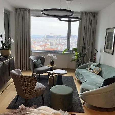 Luxury Flat In Sky Park, Castle View, Free Parking Апартаменти