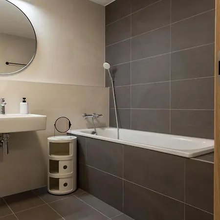 Luxury Flat In Sky Park, Castle View, Free Parking Братислава