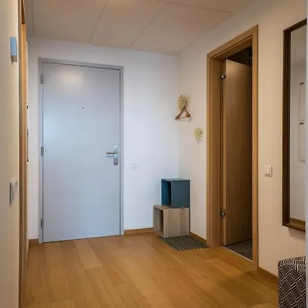 Luxury Flat In Sky Park, Castle View, Free Parking * Братислава