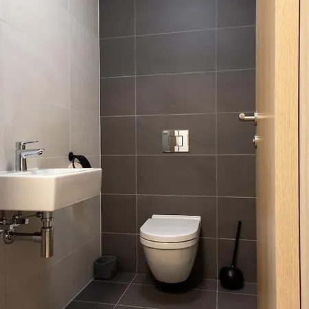 Luxury Flat In Sky Park, Castle View, Free Parking Братислава