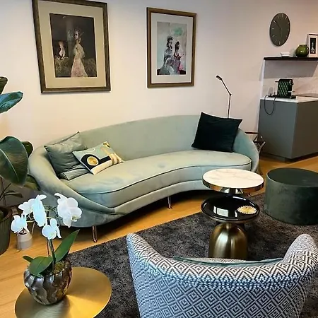 Luxury Flat In Sky Park, Castle View, Free Parking Апартаменти *