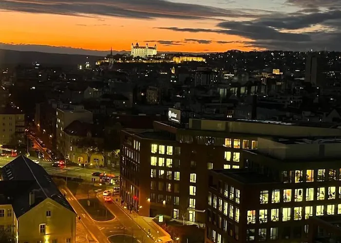 Luxury Flat In Sky Park, Castle View, Free Parking Apartmán Bratislava