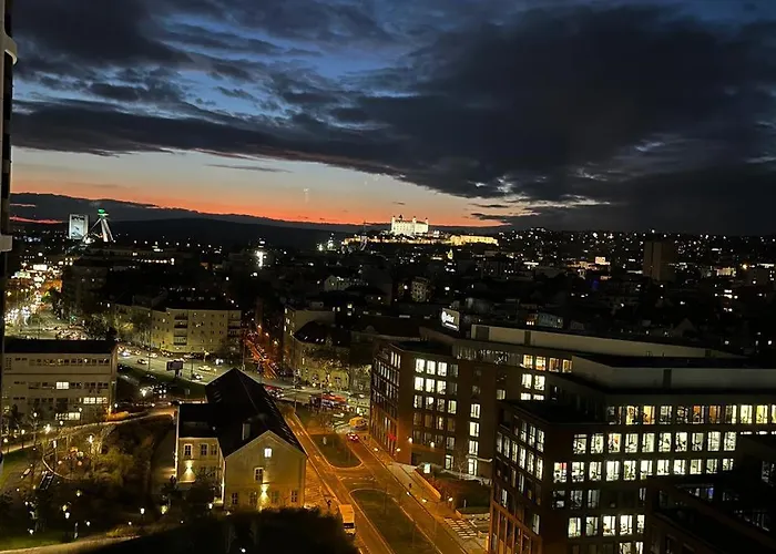 Luxury Flat In Sky Park, Castle View, Free Parking * Bratislava